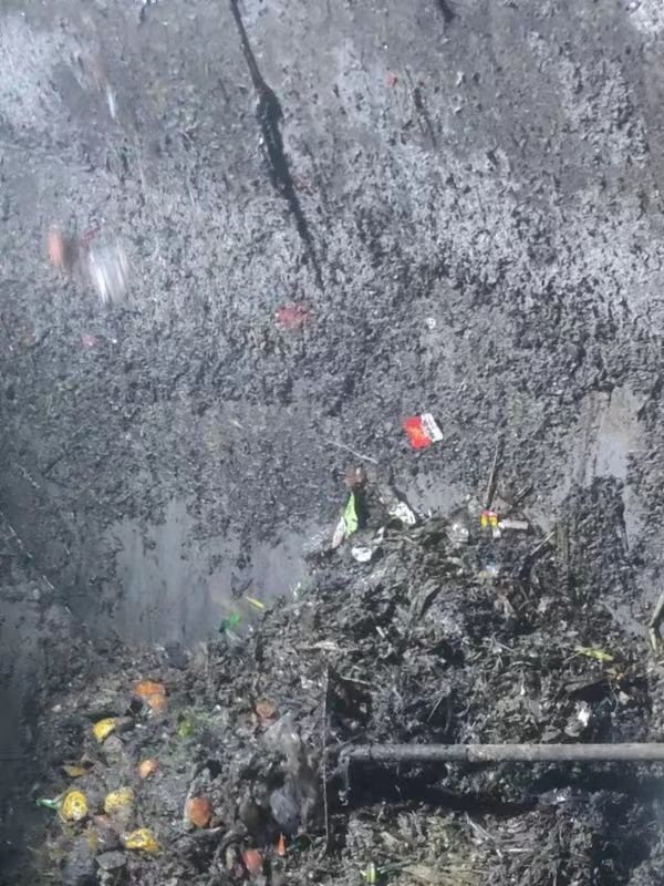 金湾污水池清理
