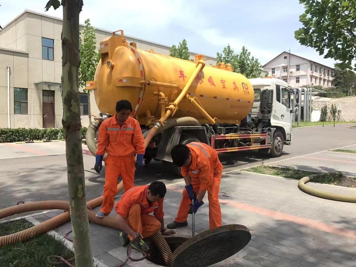 金湾化粪池清理与5-8吨吸粪车施工效率分析